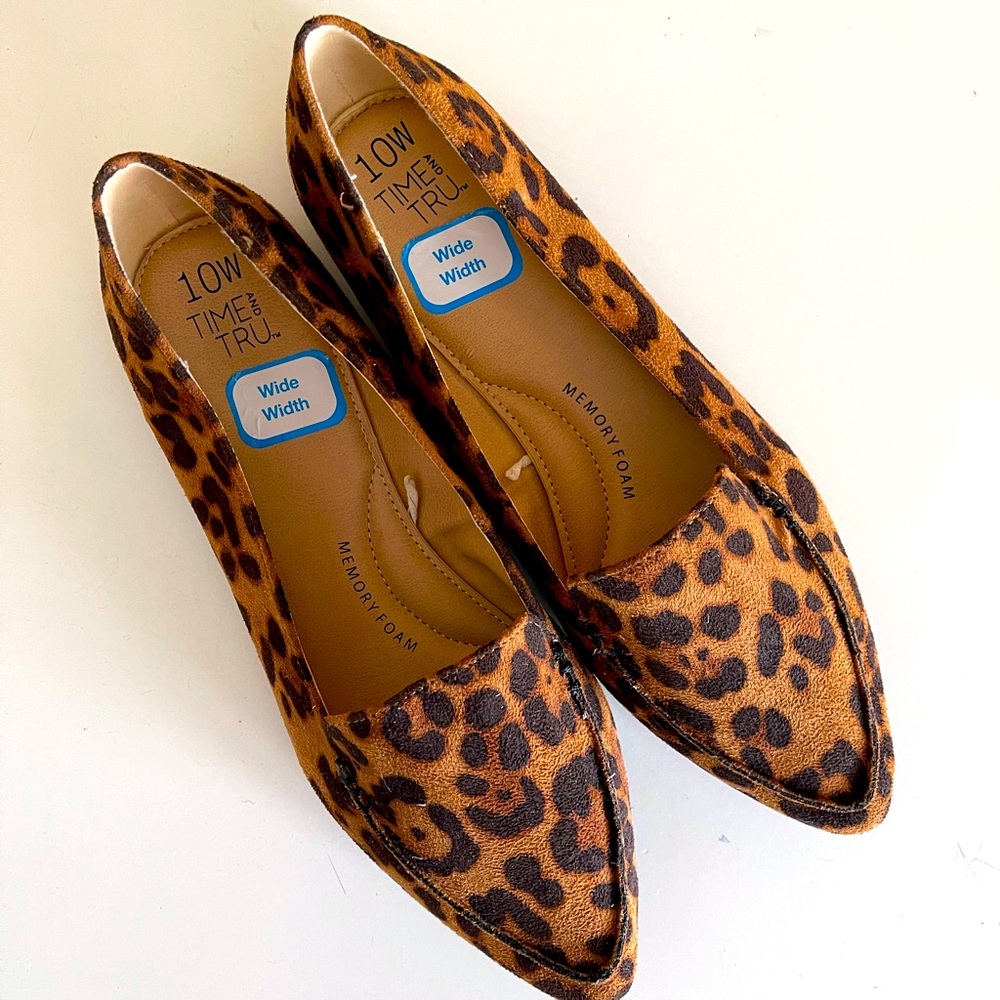 NWOT 10W - leopard print pointy flats